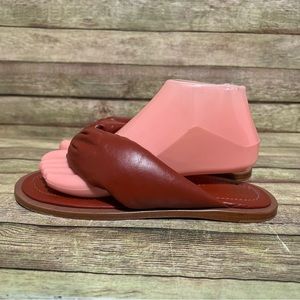 Vicenza Leather Puffy Thong Sandals